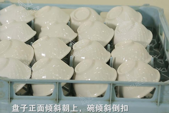 食堂洗碗機裝筐